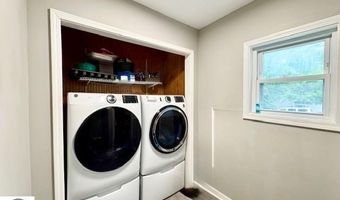 214 Philadelphia Ave, Alma, MI 48801