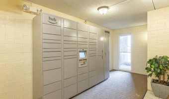 75 S REYNOLDS St 318, Alexandria, VA 22304