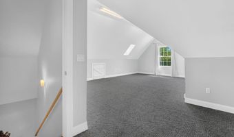 40 Hillview Dr, Bangor, ME 04401