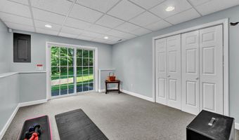 9 Arapaho Rd, Brookfield, CT 06804