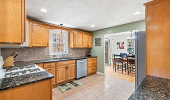 7 Maria St, Lincoln, RI 02865