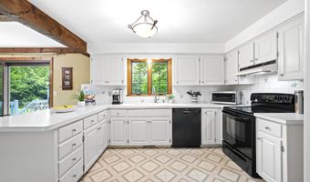 10 Candlewood Dr, Amherst, NH 03031