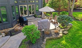 460 Club Dr, Aurora, OH 44202