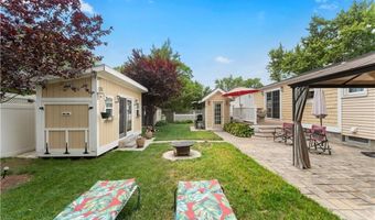 64 Deerfield Dr, Warwick, RI 02886