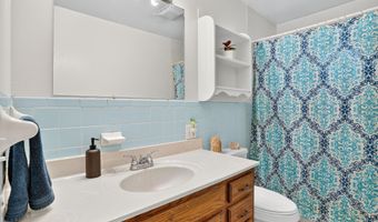 922 S Oak Ave, Aurora, MO 65605