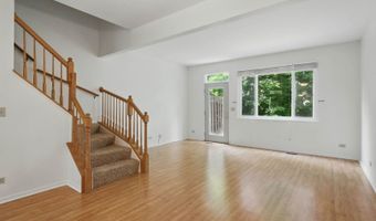 2052 WAVERLY Ln, Algonquin, IL 60102