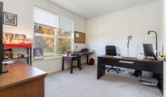 9 Lake Plumleigh Ct, Algonquin, IL 60102