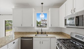 58 W OLD MILL Trl, Antioch, IL 60002