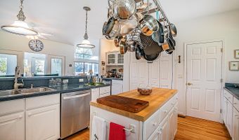 62 Meridian Rd, Beaufort, SC 29907