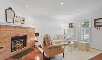 811 GIBBON St, Alexandria, VA 22314