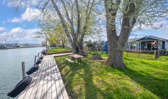 6334 Marina Dr, Algonac, MI 48001