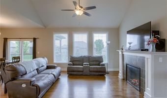 14145 Amanda Ln, Basehor, KS 66007
