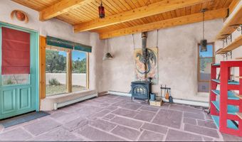 77 North Rd, Carson, NM 87517