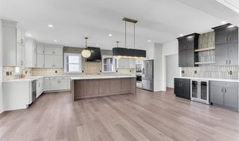 805 Club Dr W, Aurora, OH 44202