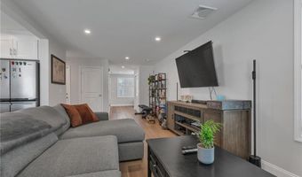 28 Ashley St, Cranston, RI 02920