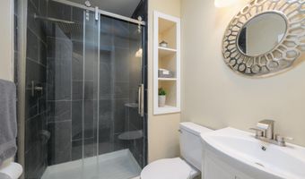 422 Maple Dr, Belford, NJ 07718