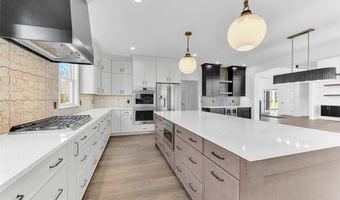 805 Club Dr W, Aurora, OH 44202