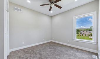 126 Woodland Hills Ct, Alton, IL 62002