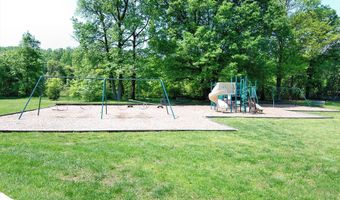 6631 WAKEFIELD Dr 319, Alexandria, VA 22307