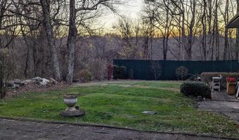 14 Stuart Dr, Danbury, CT 06811