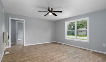 12 E Hawthorne St, Aurora, MO 65605