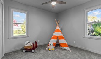 1824 E COLLEGE Ave, Appleton, WI 54915