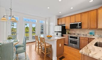 10900 HOLYSTONE Ln 202, Berlin, MD 21811