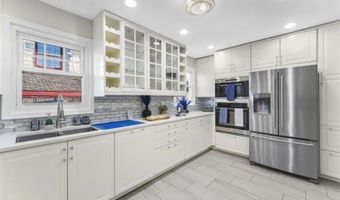 96 W 8th St, Bayonne, NJ 07002