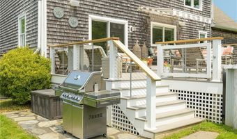 7 Maloney Ln, Middletown, RI 02842
