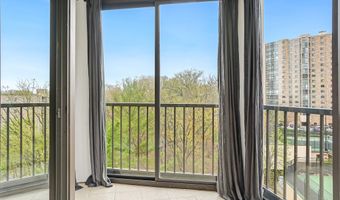 5904 MOUNT EAGLE Dr 718, Alexandria, VA 22303