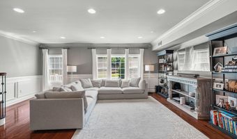 45 White Oak Ln, Aberdeen, NJ 07747