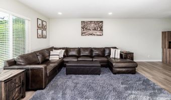 435 W Hawthorne St, Fallbrook, CA 92028