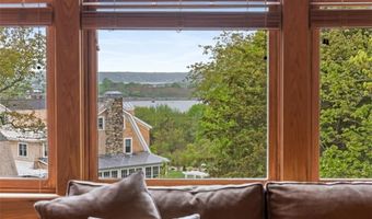 25 Walnut St, Jamestown, RI 02835