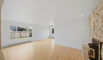 835 12TH St, Bandon, OR 97411
