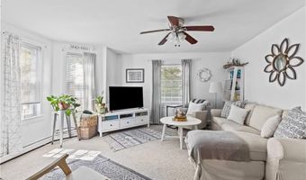 28 Young St, Newport, RI 02840