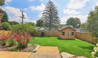 327 Oakwood Dr, Antioch, IL 60002