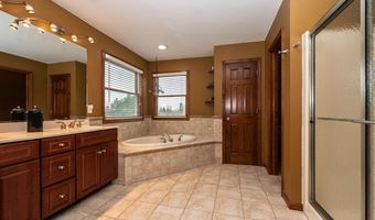 4 Debbie Dr, Altamont, NY 12009