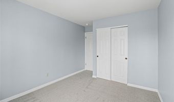 1872 Ridgeview Circle Dr, Ballwin, MO 63021