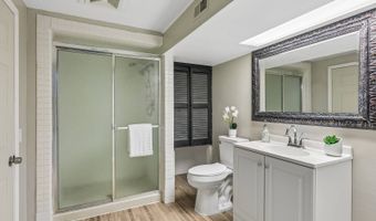 318 Algonquin Dr, Ballwin, MO 63011