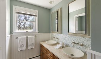 29 Woodland Dr, Avon, CT 06001
