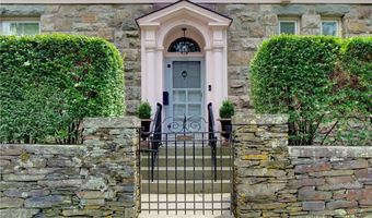 2 Hazard Ave, Newport, RI 02840
