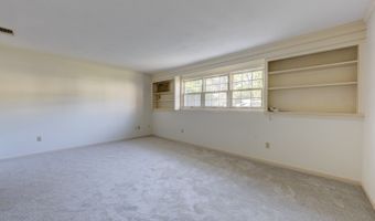 84 Founders Vlg 84, Clinton, CT 06413