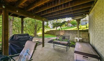 5 Warwick Ln, Athens, OH 45701