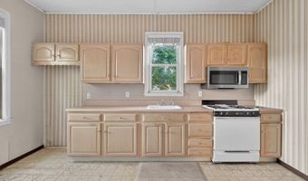 98 W 31ST St, Bayonne, NJ 07002