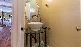 5241 Colodny Dr 301, Agoura Hills, CA 91301