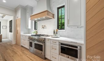 4021 Ridgecrest Ave, Charlotte, NC 28211