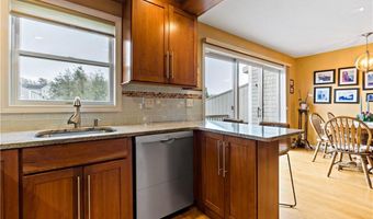 413 North Ln, Bristol, RI 02809