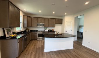 8 Liam Ct, Algonquin, IL 60102