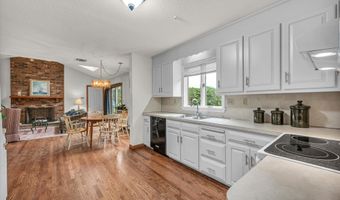2 Sachem Dr, Cromwell, CT 06416