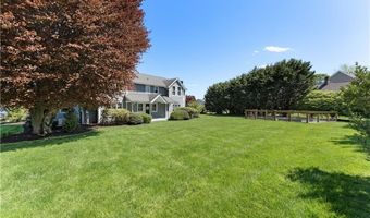 75 N Cliff Dr, Narragansett, RI 02882
